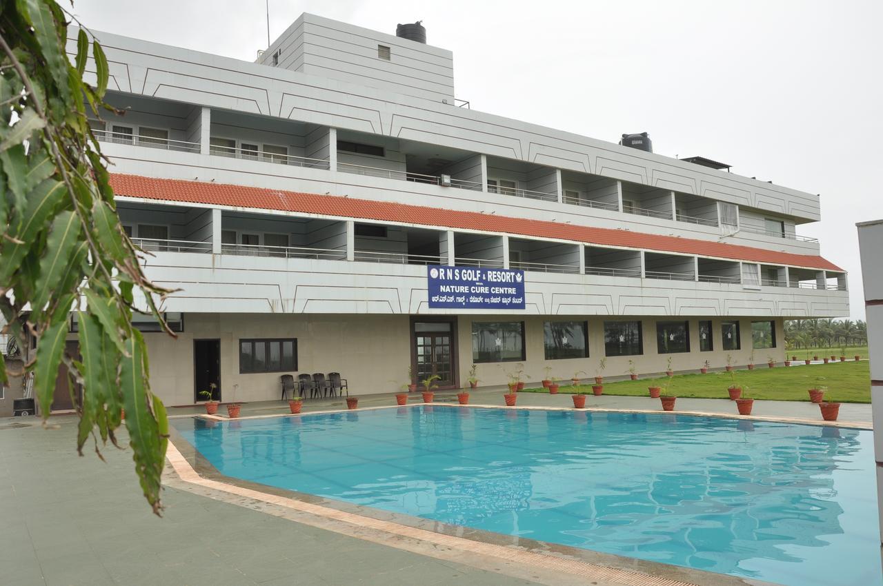 RNS Golf Resort&Nature Cure Centre Māvalli Extérieur photo