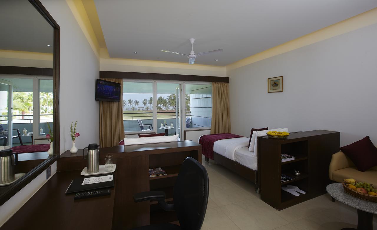 RNS Golf Resort&Nature Cure Centre Māvalli Extérieur photo