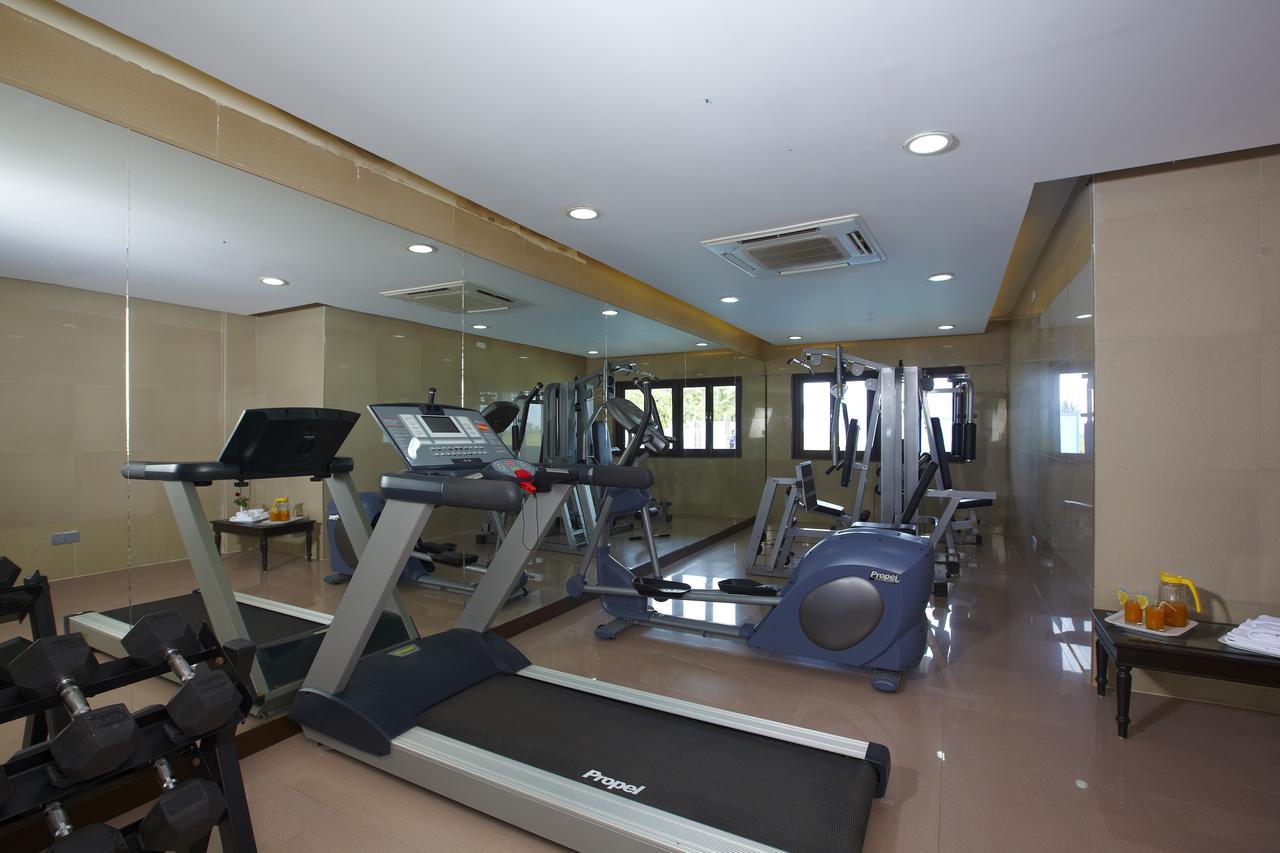 RNS Golf Resort&Nature Cure Centre Māvalli Extérieur photo